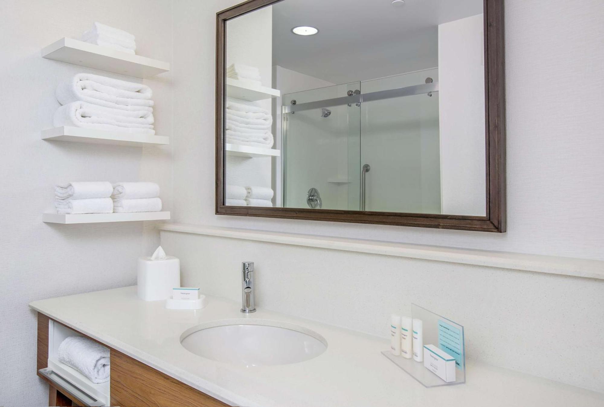 Hampton Inn & Suites Oahu Kapolei - Free Parking - No Resort Fee Extérieur photo